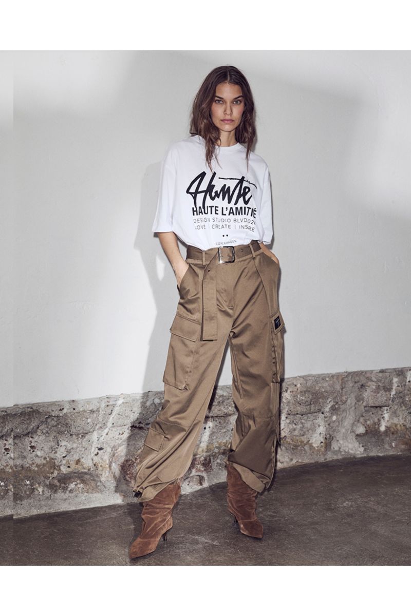 
Haute L'Amitié Studio Loose Tag Tee Wit