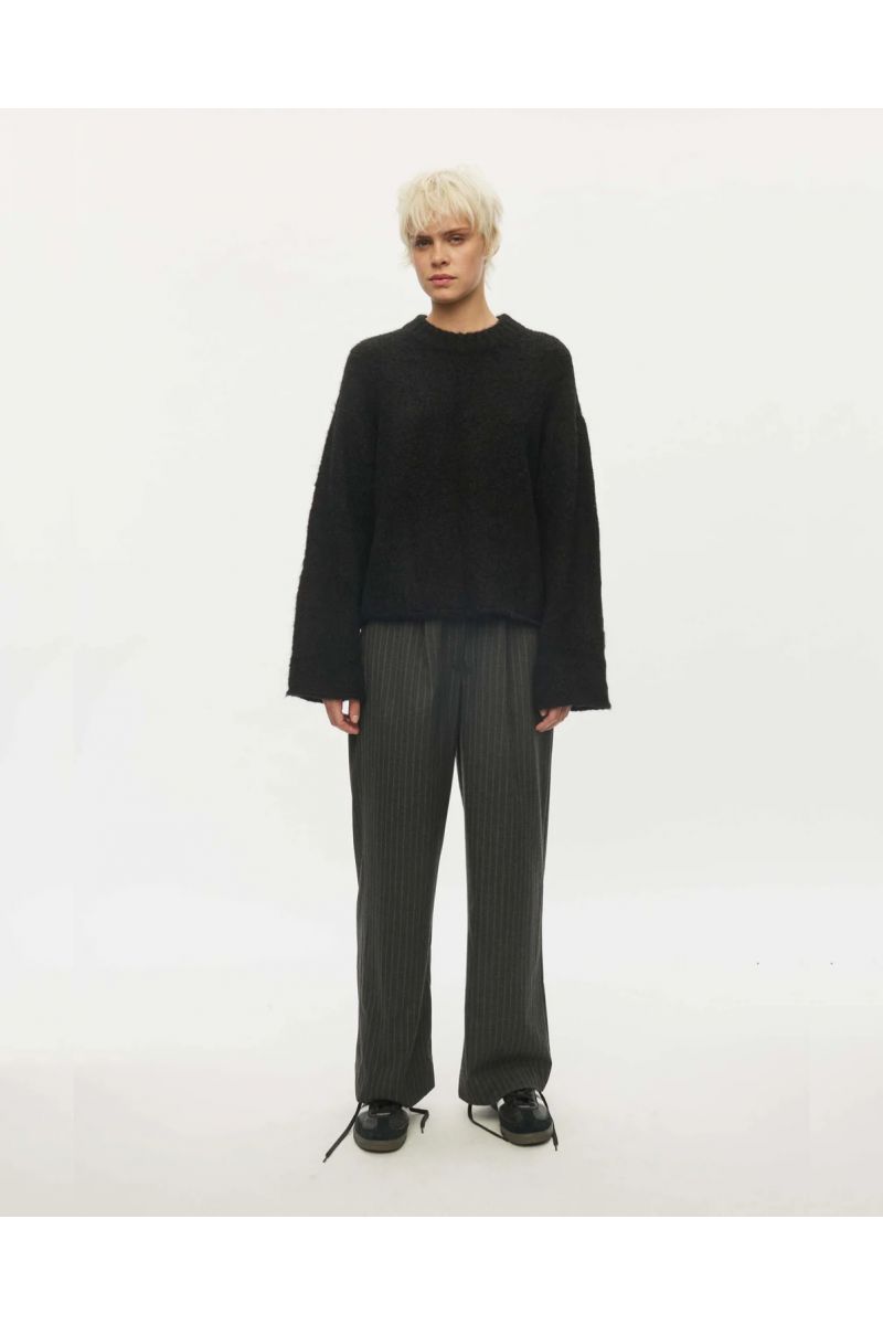 Oval Square OSCult Knit O-Neck zwart 