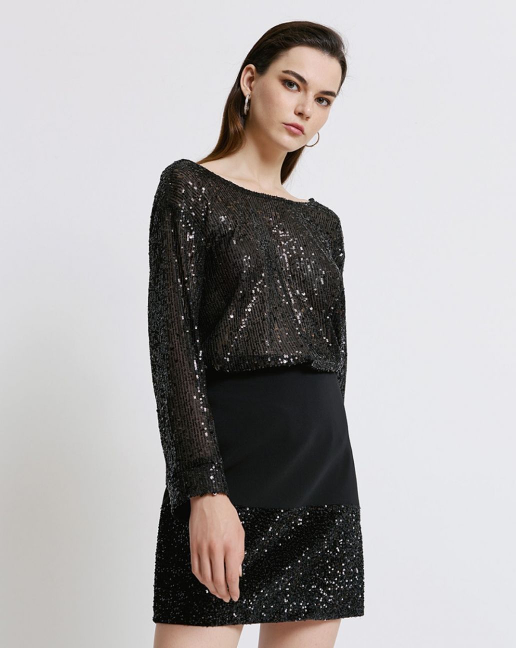 Access Sequin blouse with a V back Black