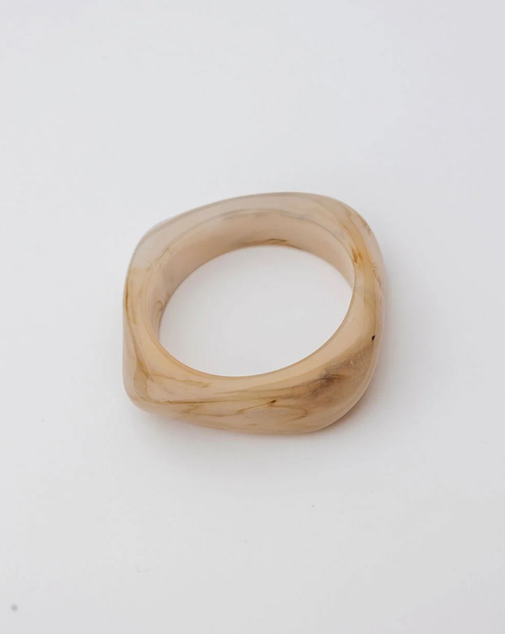 Bow19 Big Square Bracelet Beige-O.S