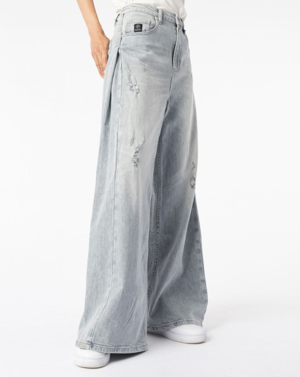 Elias Rumelis Eireen Demin Grey
