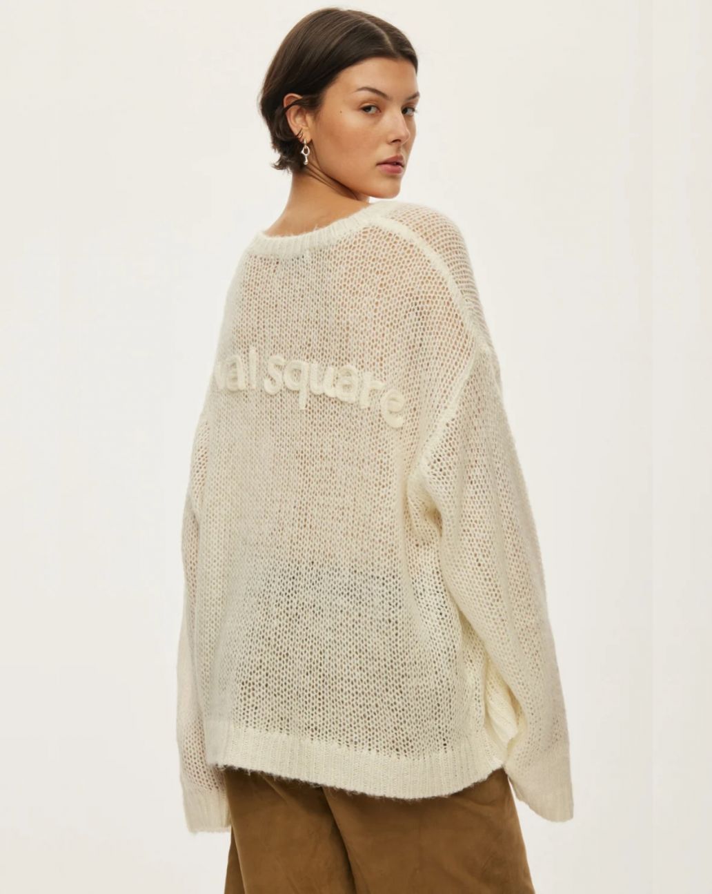  Oval Square Light Oversized Knit