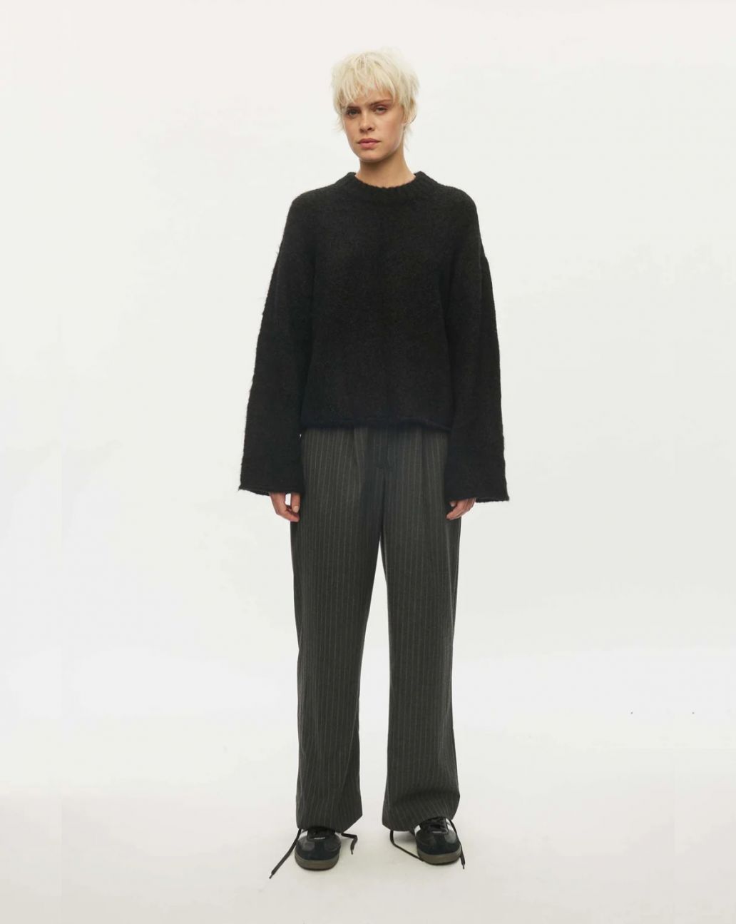 Oval Square OSCult Knit O-Neck zwart 