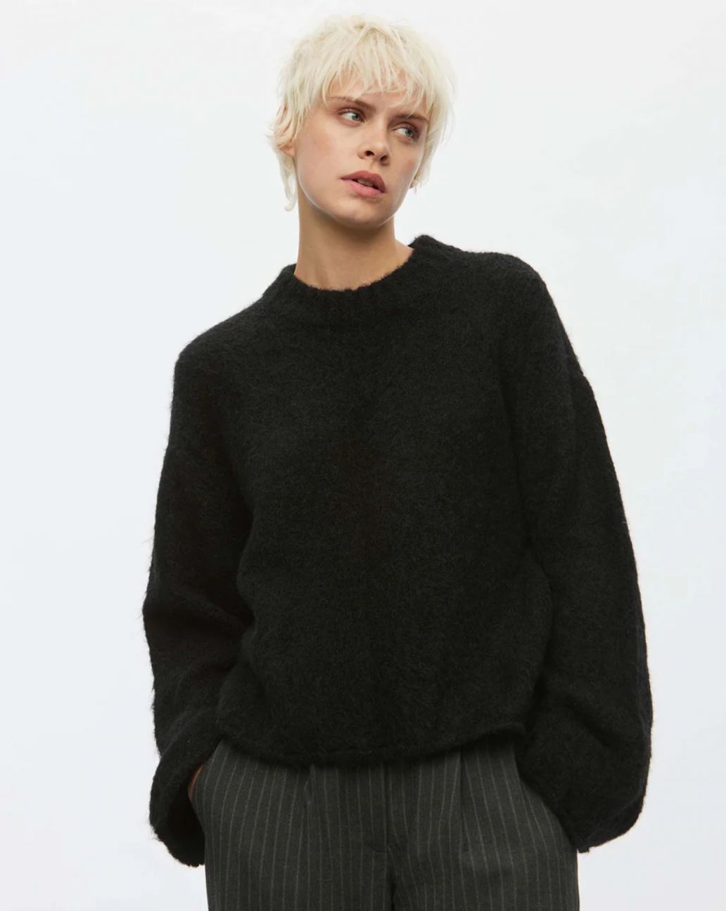 Oval Square OSCult Knit O-Neck zwart 