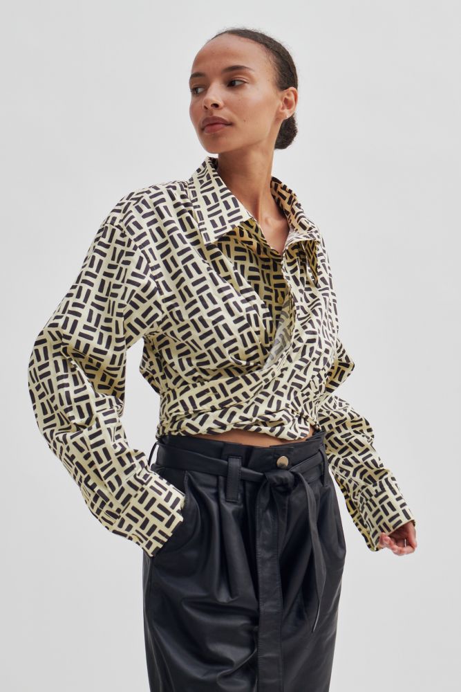 Second Female Close Up Blouse Black